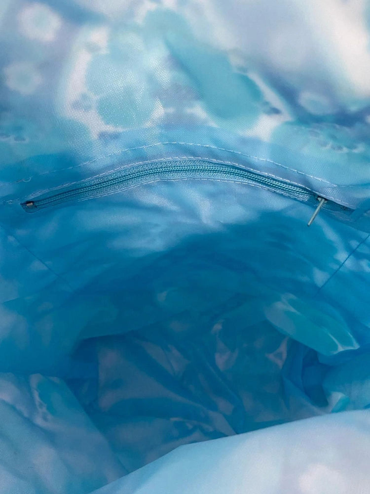 Turquoise daisy on white midi tote