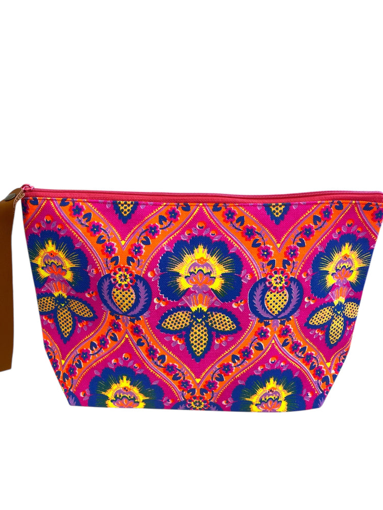 Blue blossom on magenta clutch